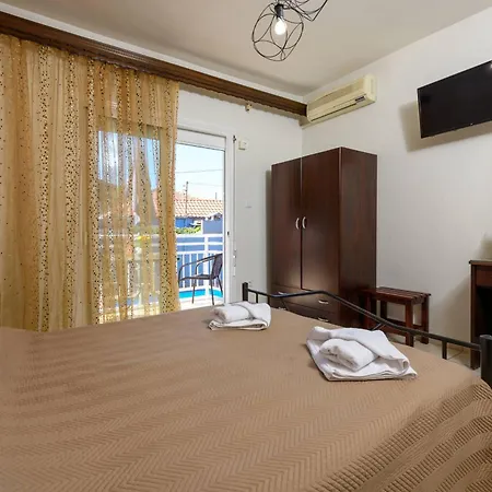 Pensionat Finikes 4*